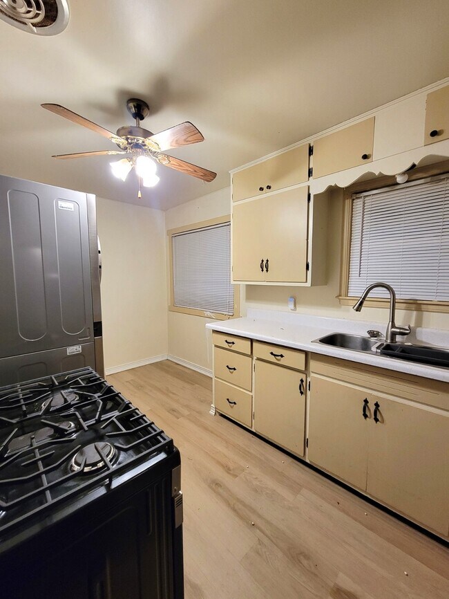 Building Photo - 1408 Torney Ave