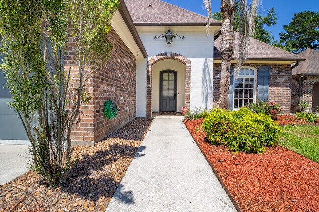 Building Photo - 107 Briarbend Dr