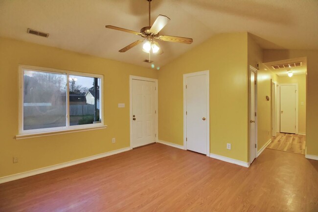 Foto del edificio - 3 Bedroom Home In Deerfield Jacksonville!!!!
