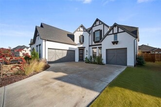 Building Photo - 520 Yellow Rose Ln