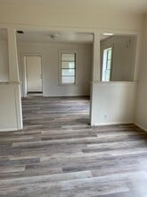 Building Photo - 417 Maple St Building Photo - 417 Maple St