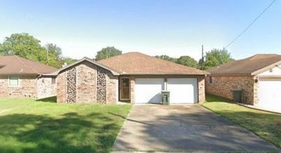 Building Photo - 9410 Mapes St