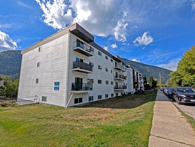 Photo du bâtiment - Nelson Lakeview Apartments
