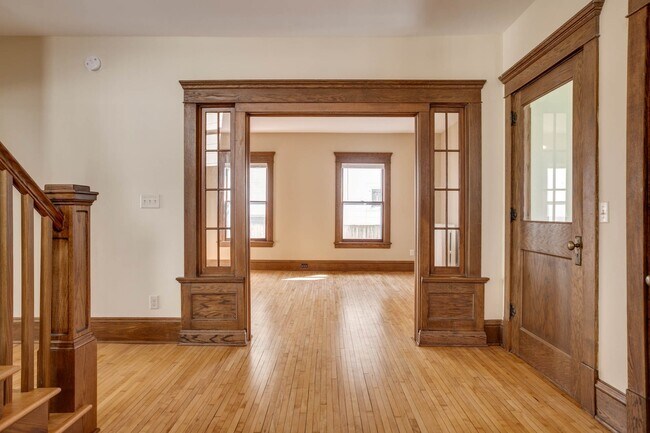Foto del edificio - 2027 Emerson Ave S