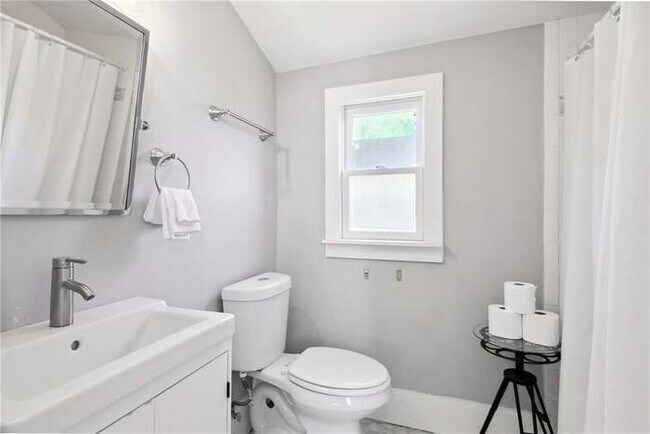 Building Photo - 2409 D'Abadie St