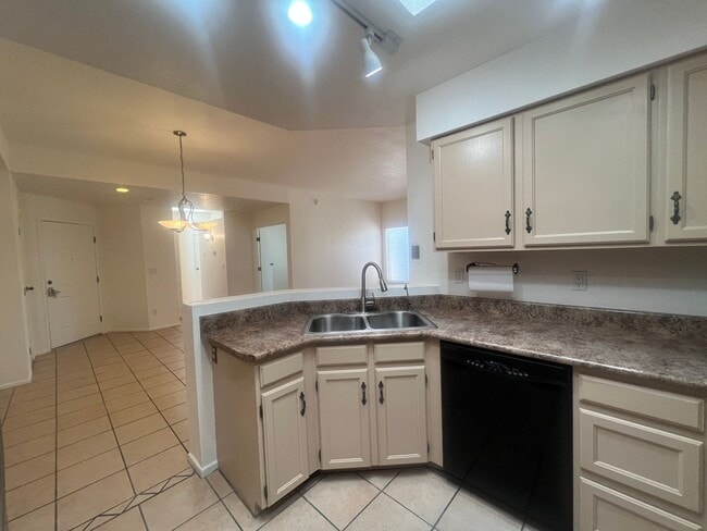 Building Photo - Attractive 3 Bed./2 Ba. Home in the Catalinas by Sabino Canyon