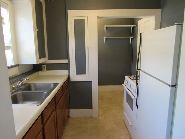 Foto del edificio - 835 E 12th St