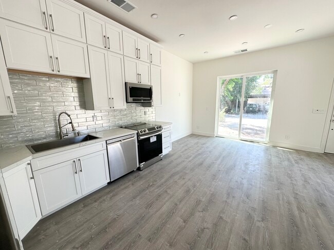 Building Photo - 2435 Creekhollow Ln