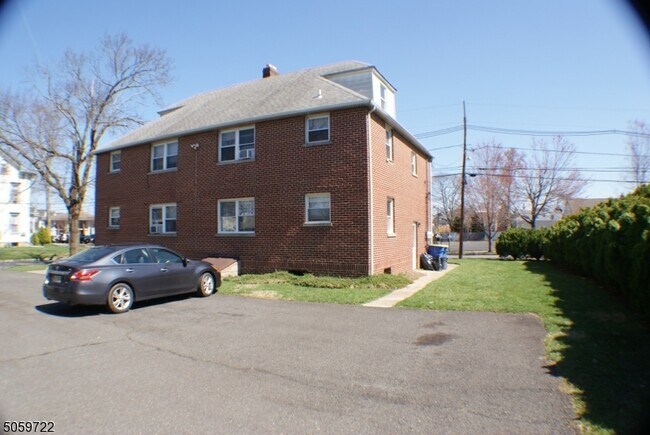 Building Photo - 22 Cedar St