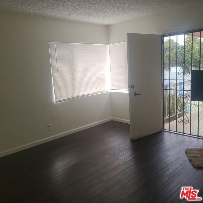 Foto del edificio - 2508 W El Segundo Blvd