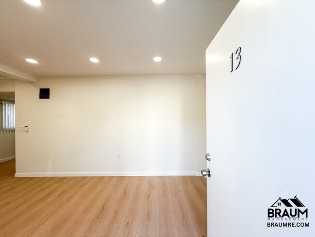 Foto del edificio - 15634 Leadwell St