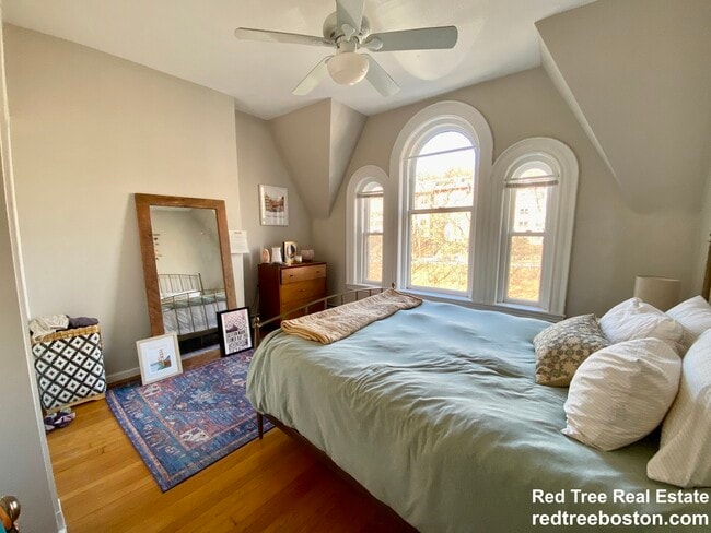 Building Photo - 1575 Beacon St