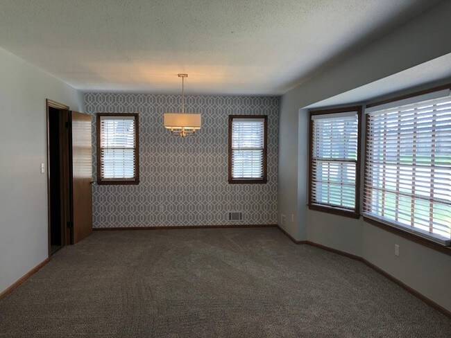 Foto del edificio - 809 NE Independence Ave