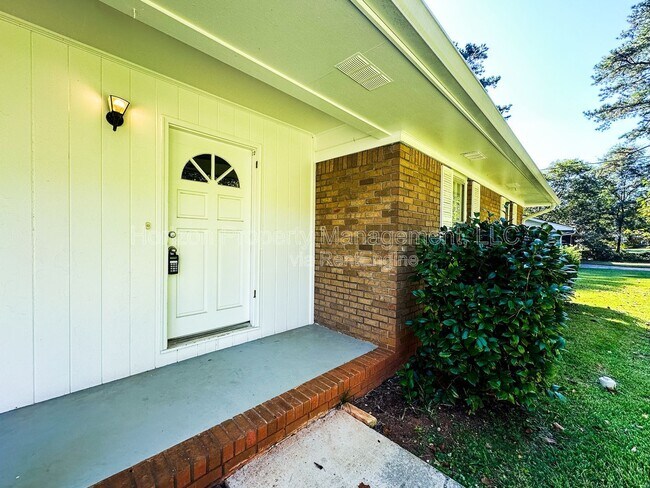 Foto del edificio - 4591 Woodward Rd