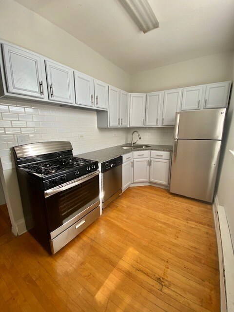 Foto del edificio - 3917 N Southport Ave