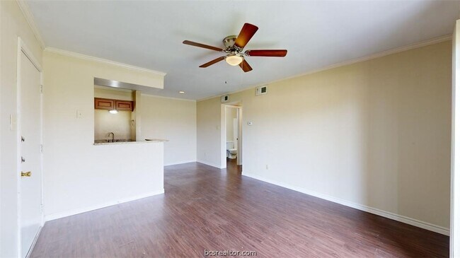 Foto del edificio - 904 University Oaks Blvd