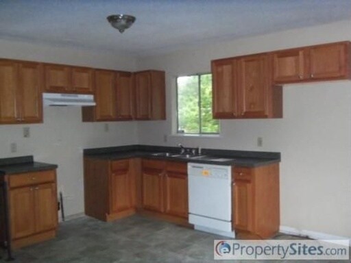 Building Photo - 819 Country View Dr