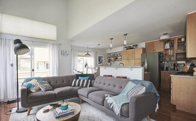 Building Photo - 805 Summer Hawk Dr