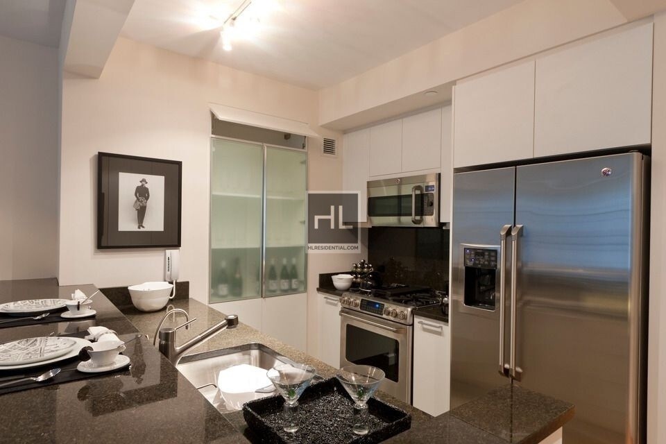 Primary Photo - 330 W 39th St