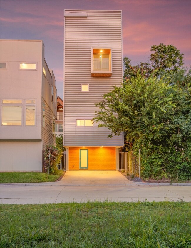 Building Photo - 1315 Lakin St