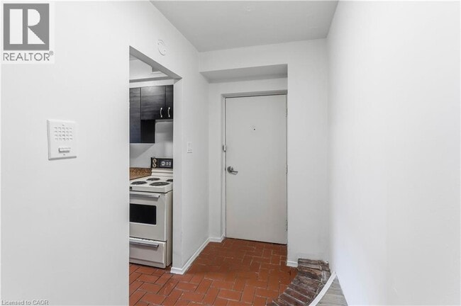 Building Photo - 269 Parkdale Ave N