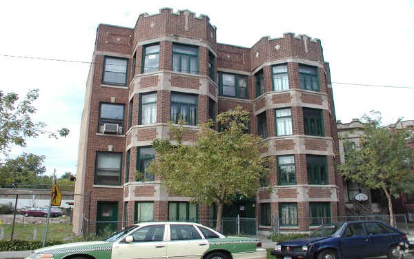 Primary Photo - 4908-12 N Winthrop Ave
