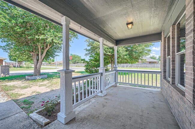 Building Photo - 2801 Tyler Ln