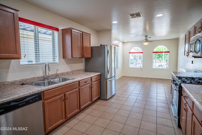 Foto del edificio - 2011 W Mountain Pointe Dr