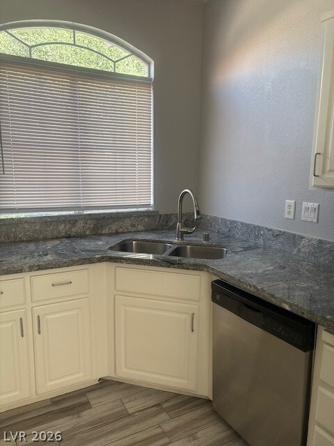 Foto del edificio - 263 S Summer Meadow St