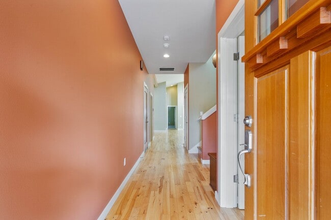 Building Photo - Beautiful 3-bdrm/2.5-bath in Beaumont-Wils...
