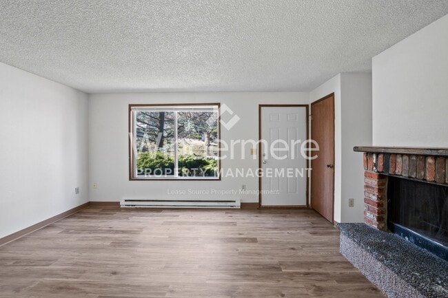 Building Photo - 2702 E 31st Ave