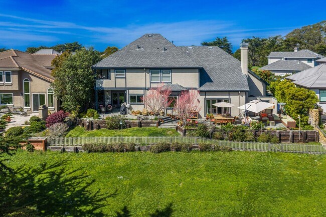 Foto del edificio - 44 Fairway Pl