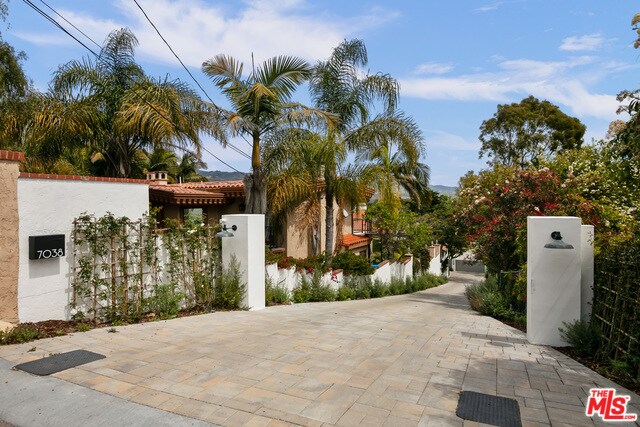 Building Photo - 7038 Grasswood Ave