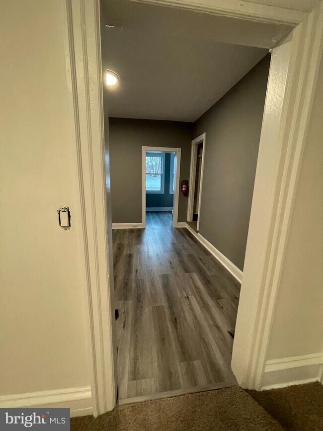 Building Photo - 214 E Fornance St