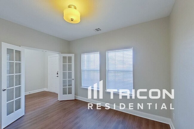 Foto del edificio - 101 Redbud Dr