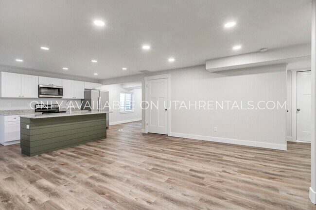Building Photo - 264 N 2700 E