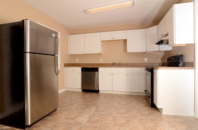 Building Photo - 3 br, 2 bath House - 558 Roxbury Drive