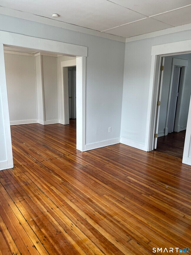 Building Photo - 184 Meriden Rd