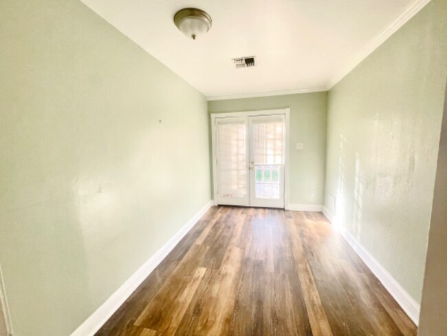 Foto del edificio - 8531 Dinkins St