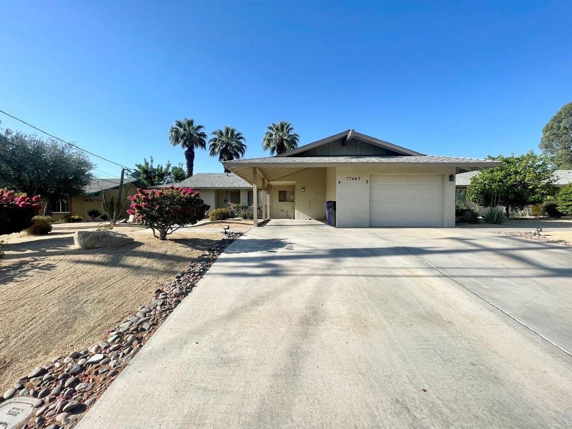 Primary Photo - AVAILABLE NOW! 2 Bed 2 Bath condo in Palm ...