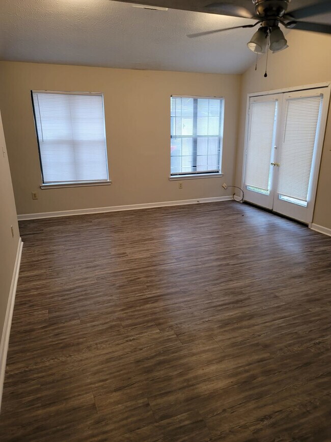 Building Photo - 6012 Meridian Ln