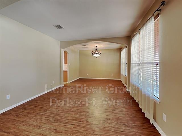 Foto del edificio - 9715 Madison Dr