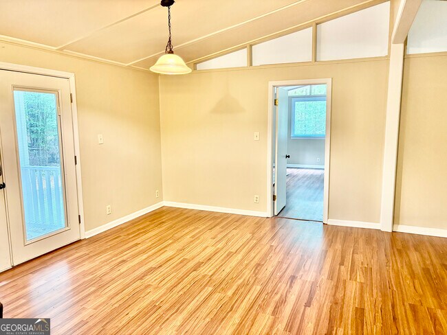 Foto del edificio - 435 Sherwood Rd