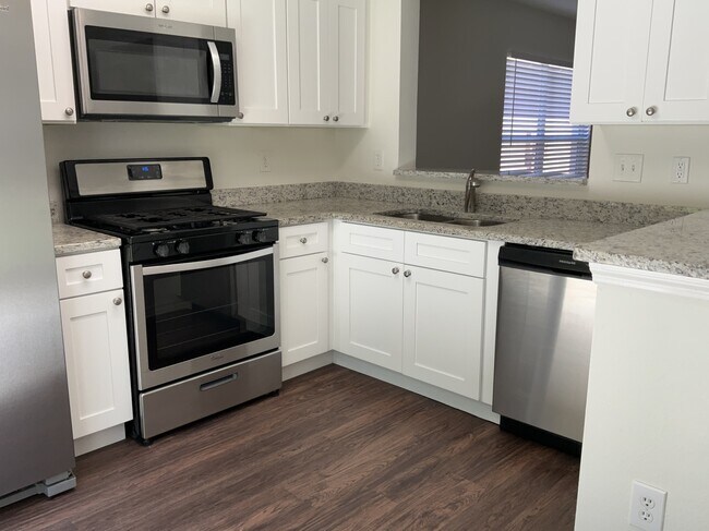 Foto del edificio - 5607 Tanagerlake Rd