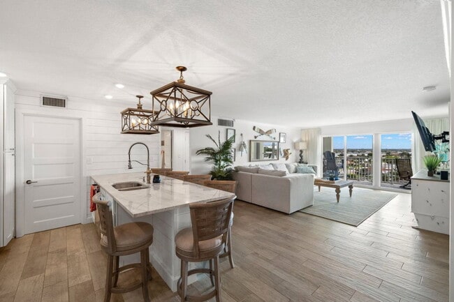 Building Photo - 420 64th Ave