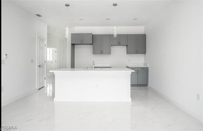 Foto del edificio - 2427 Mansfield Ave S