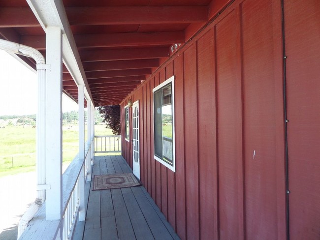 Building Photo - 1-bedroom upstairs apartment on a horse ranch