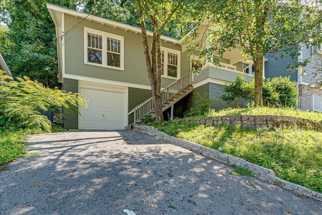Primary Photo - 2-bedroom home in the North Shore!