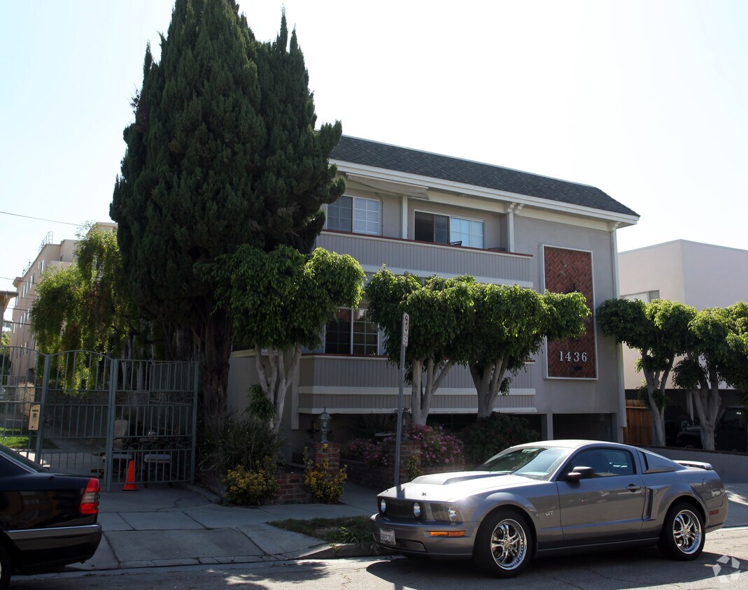 Building Photo - 1436 Barry Ave