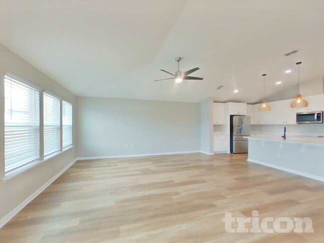 Building Photo - 11430 Tiburon Dr